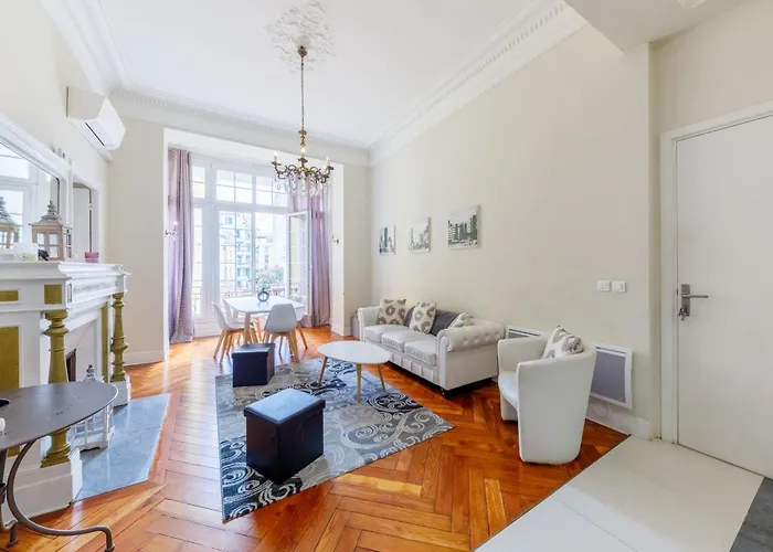 Prestige Designer Apartment, Super Central